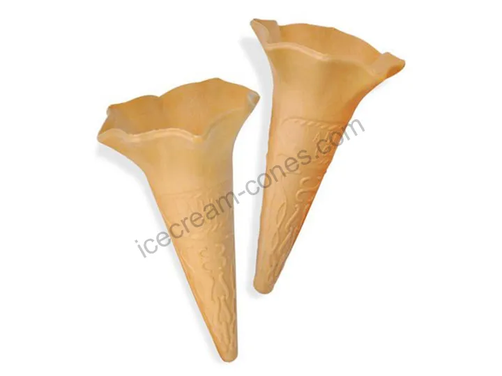 Cone com Borda de Flores