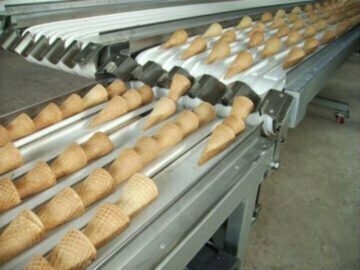 cornets de sucre fabriqués par une machine à fabriquer des cornets de crème glacée